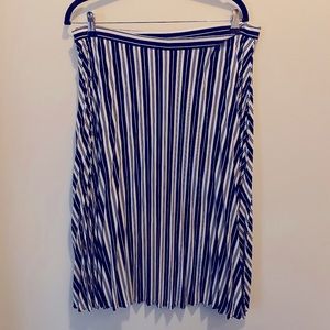 Rachel Zoe Black/Cream Stripe Pleated skirt
Size large